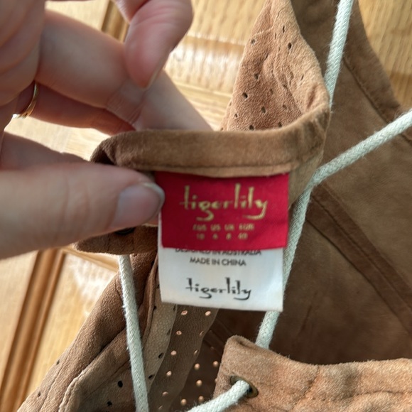 Tigerlily
Suede One Piece Natural - Picture 8 of 9